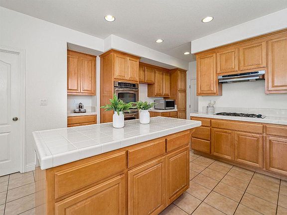 5th image of 11864 Cobble Brook Dr