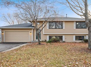 711 Conestoga Trl, Chanhassen, MN 55317