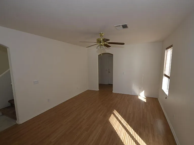 630 N Diane Ct — Photo 3