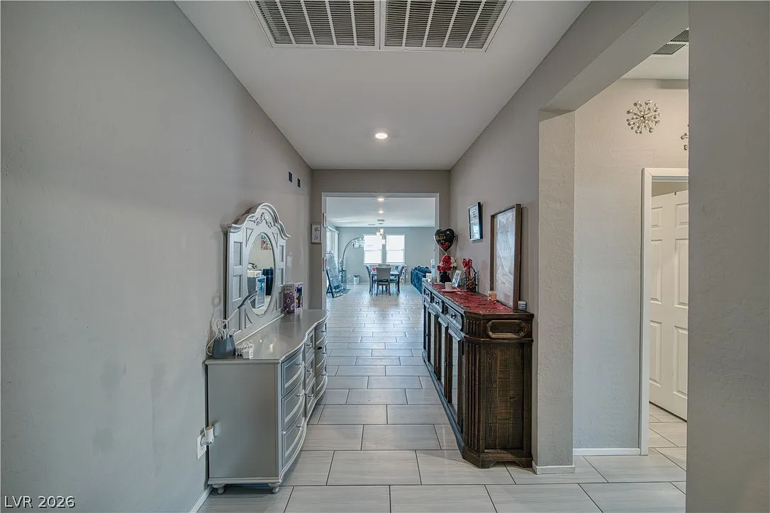3 bed, 3.0 bath, 2317 sqft, $2,700 — Photo 3
