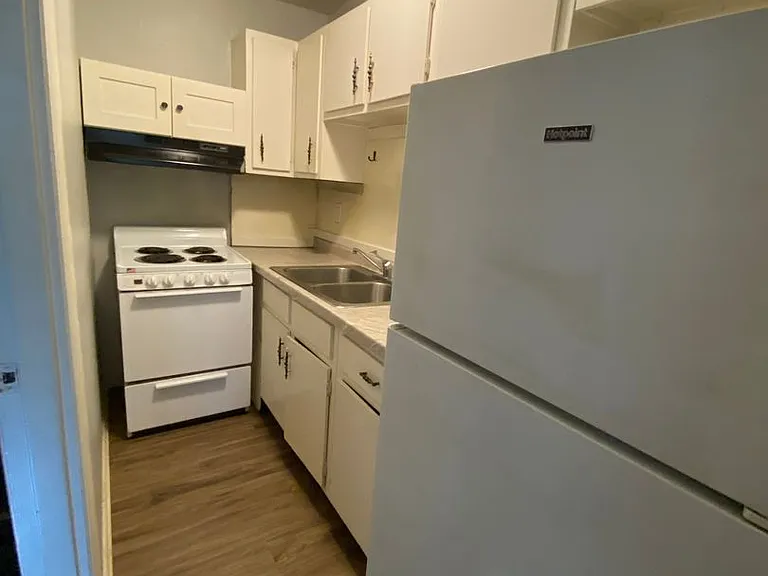 1005-1007 Joseph St — Photo 8