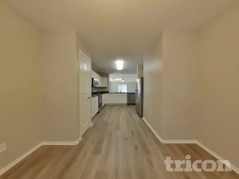13961 W Maui Ln — Photo 4