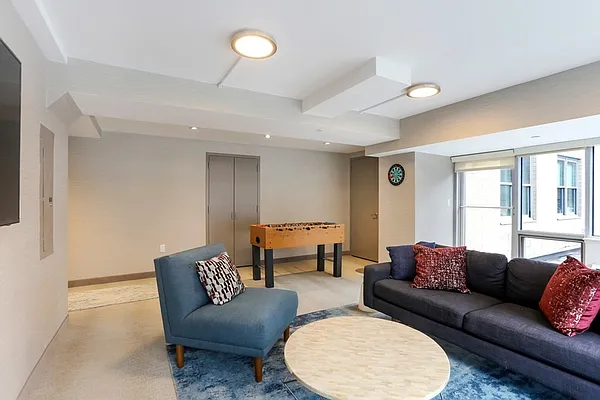 Rented by Red Apple Group | media 28