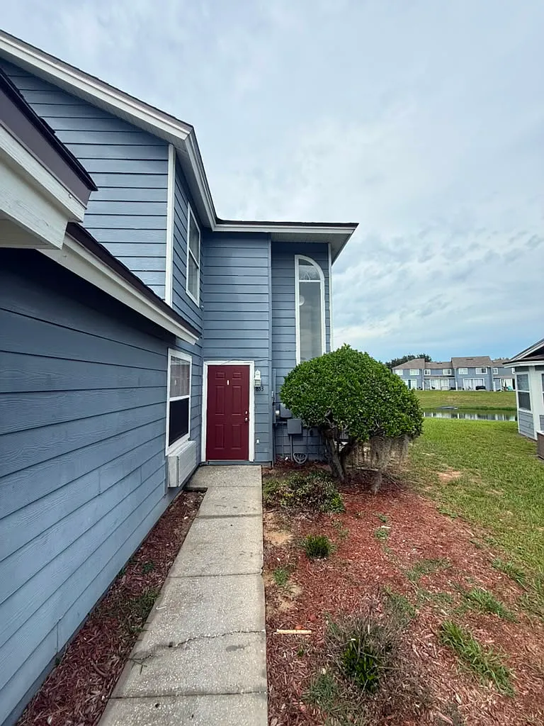 3 bed, 1600 sqft, $1,600 — Photo 2