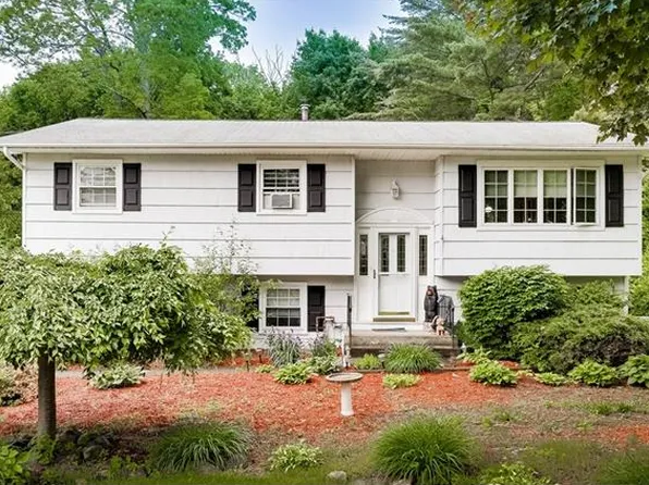 2 E Stemmer Ln, Suffern, NY 10901