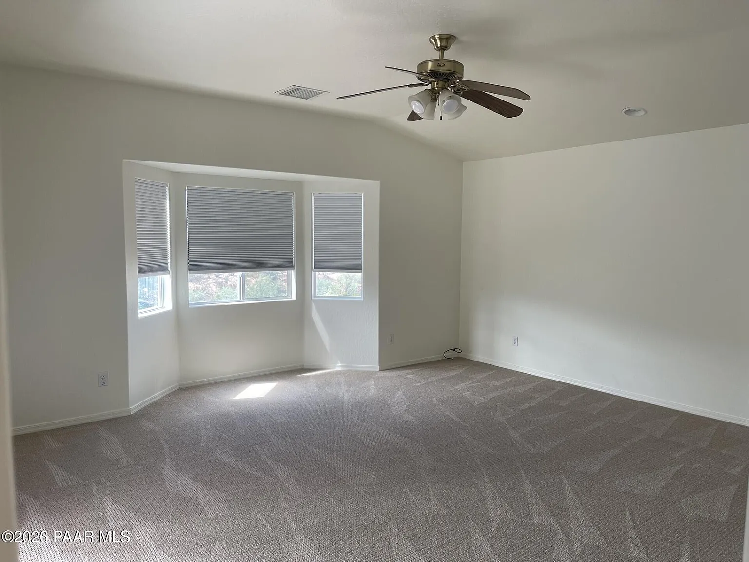 3 bed, 2.0 bath, 1819 sqft, $2,544 — Photo 4