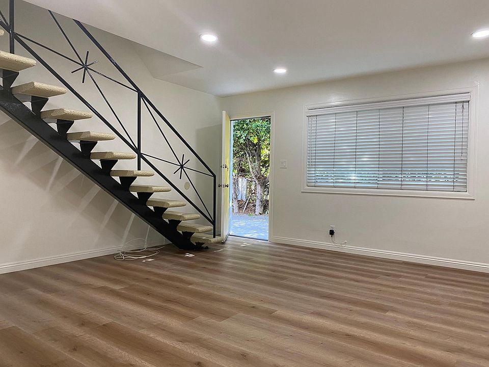 1st image of 411 Bridewell St