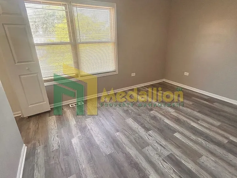 5954 S Maplewood Ave — Photo 36