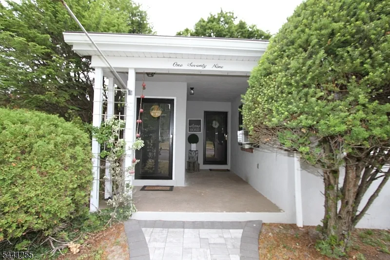 2 bed, 1.0 bath, $2,250 — Photo 3