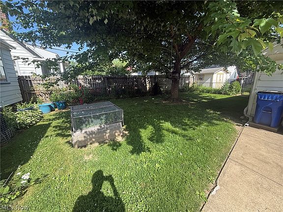 4th image of 12000 Wayland Ave