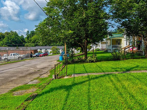 3rd image of 301 Clinch St