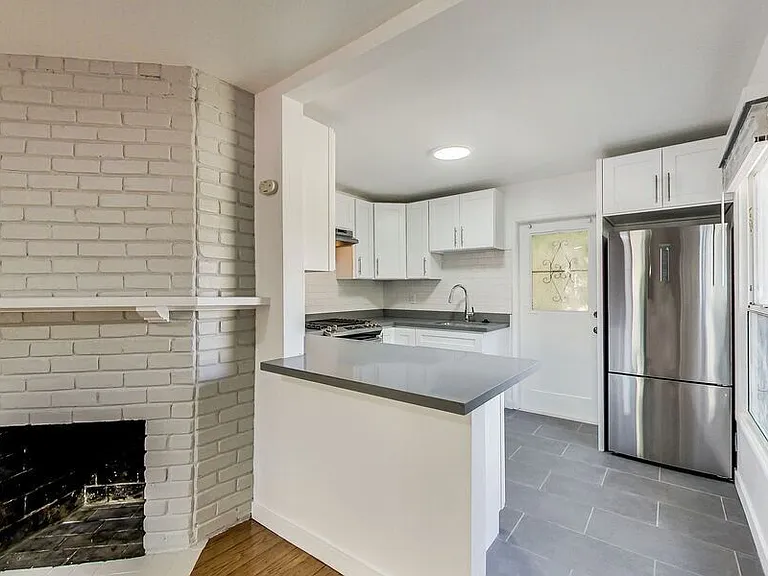 1207-1231 University Avenue — Photo 12