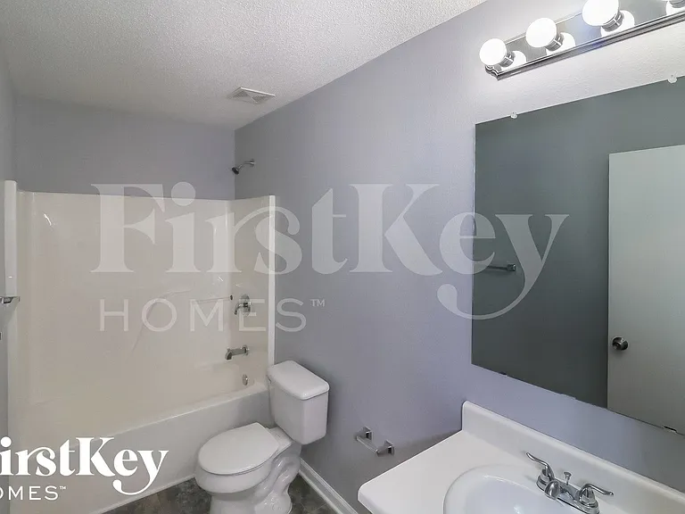 1033 Sycamore Ln — Photo 8