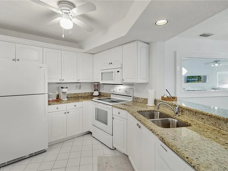 1044 Woodshire Ln #B212 — Photo 3