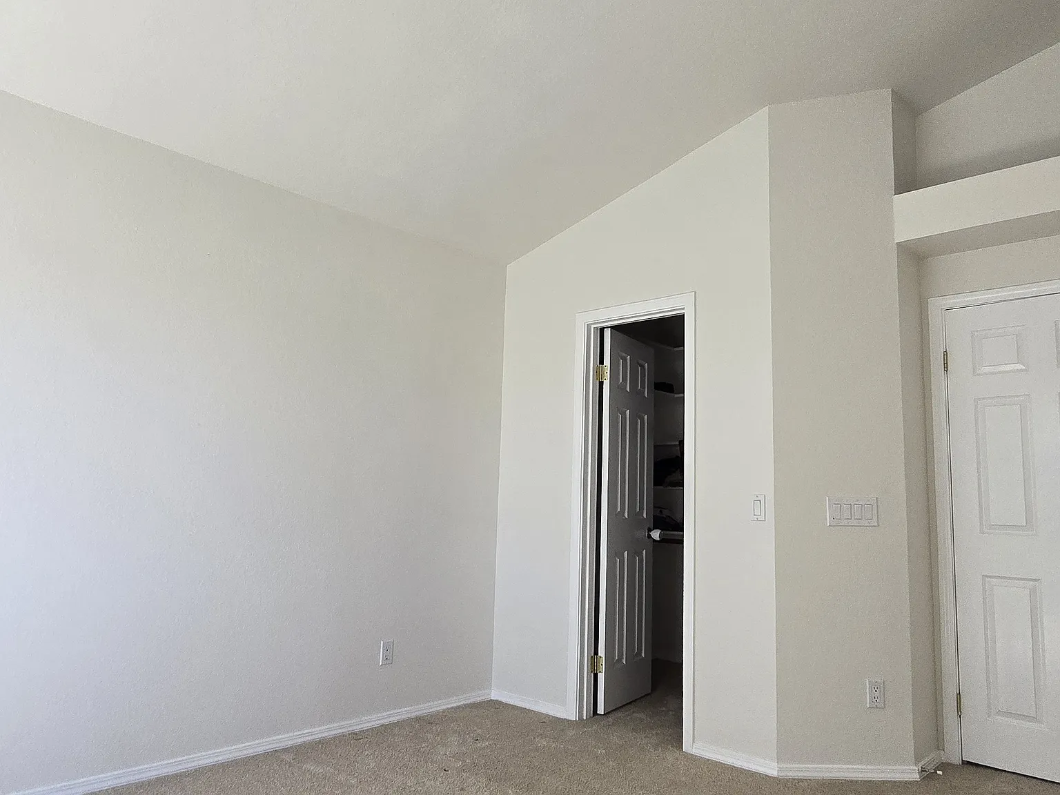3 bed, 2.5 bath, 1568 sqft, $1,000 — Photo 3