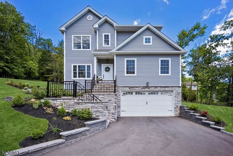 1st image of 518-520 Cardinal Ln