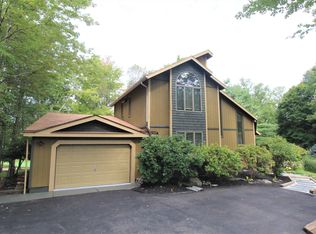 71 Wolf Hollow Rd, Lake Harmony, PA 18624