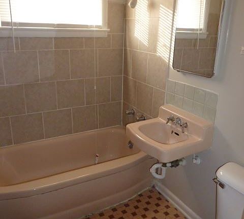 5th image of 5555 N Teutonia Ave APT 8