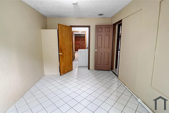 1601 SW 46th Ave — Photo 16