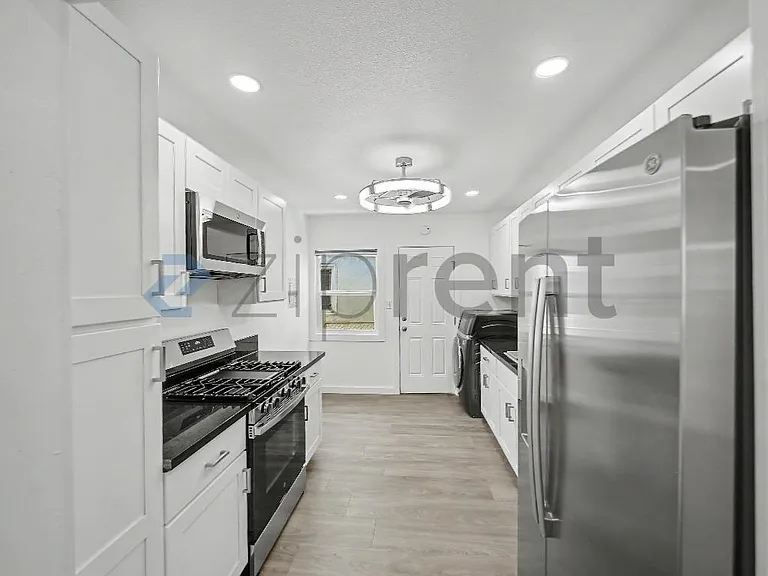 10907 S Burl Ave — Photo 5
