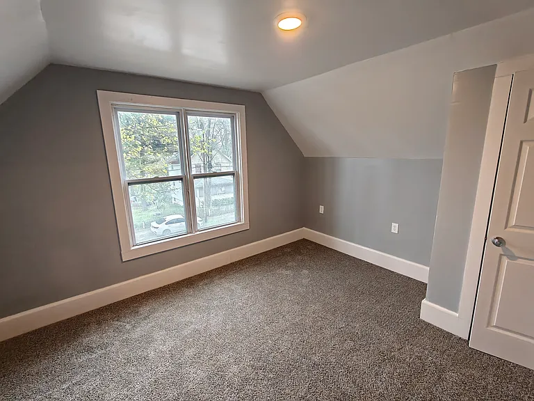 344 N Adams St — Photo 13