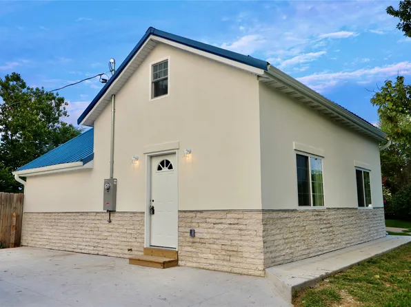 1001 E Robinson St, Knoxville, IA 50138