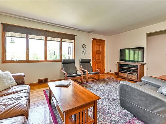 4th image of 323 Samuel Dr