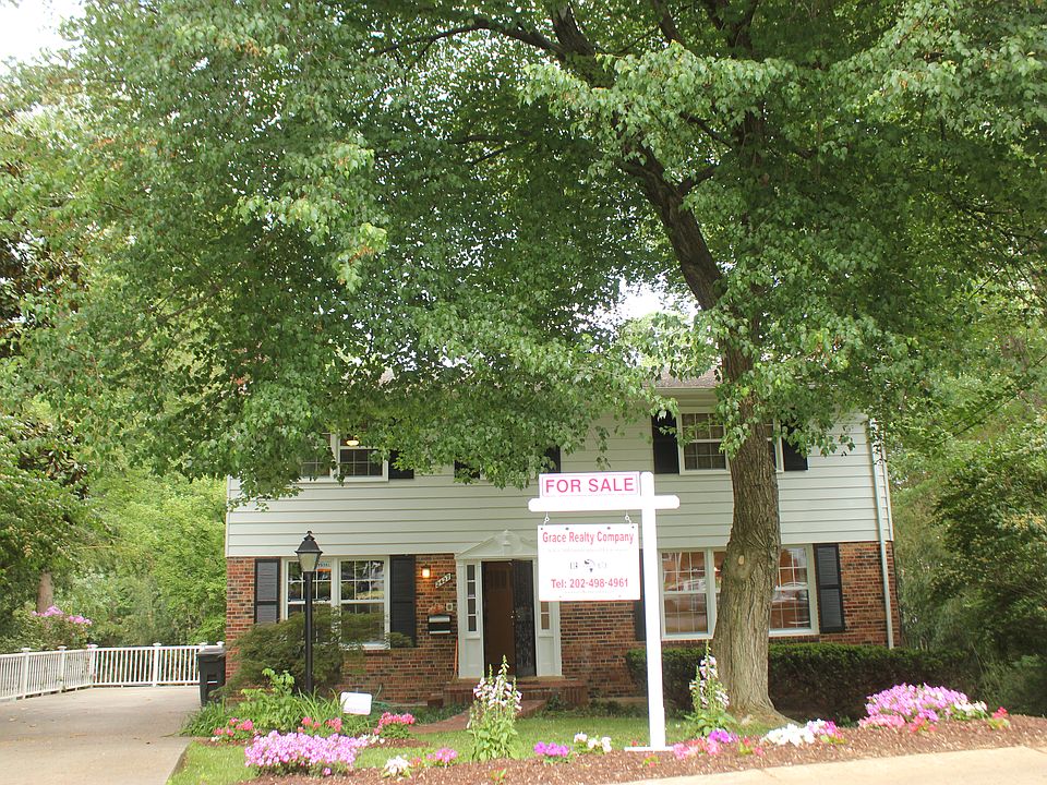 1st image of 2427 Villanova Dr