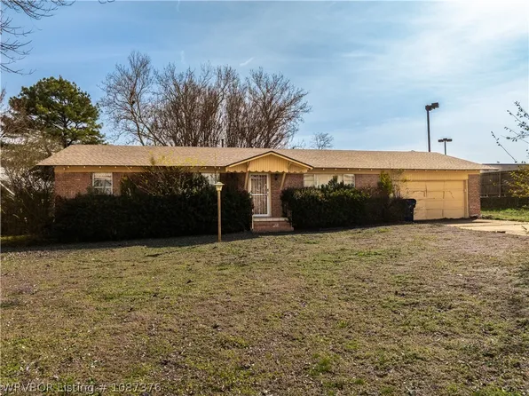 2415 S 64th St, Fort Smith, AR 72903