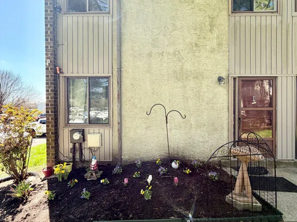 4936 Oxford Ct, Bensalem, PA 19020