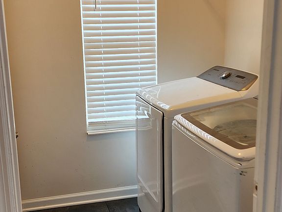 5th image of 328 Hartford Ct