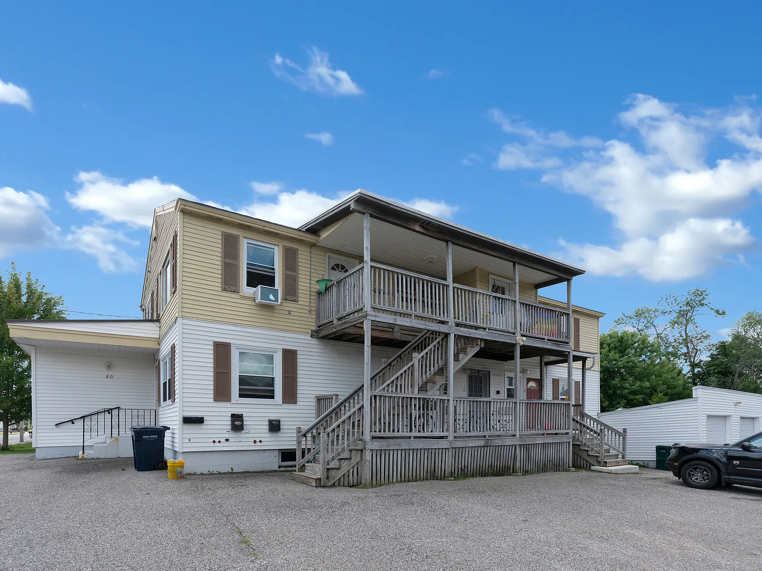 3 bed, 1000 sqft, $2,300 — Photo 1