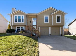 512 Stone Creek Dr, Gardner, KS 66030