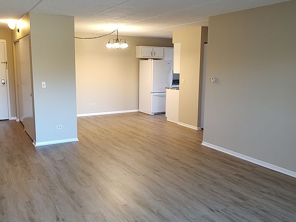 3rd image of 835 Pearson St APT 410