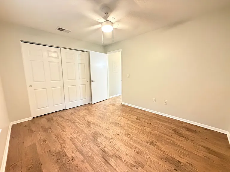 Glenbrooke Apartments — Photo 33