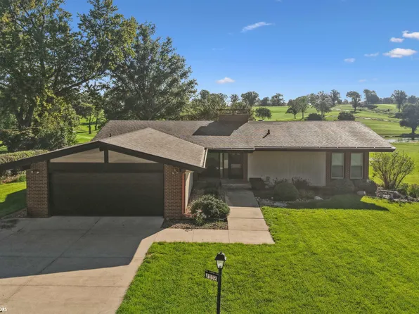 2002 Stratford Ln, Marshalltown, IA 50158
