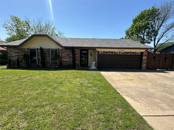 7700 Briarwood Dr, North Richland Hills, TX 76182