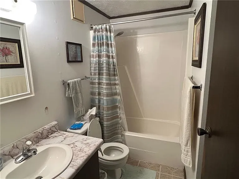 1034 Phillips St #1 — Photo 4