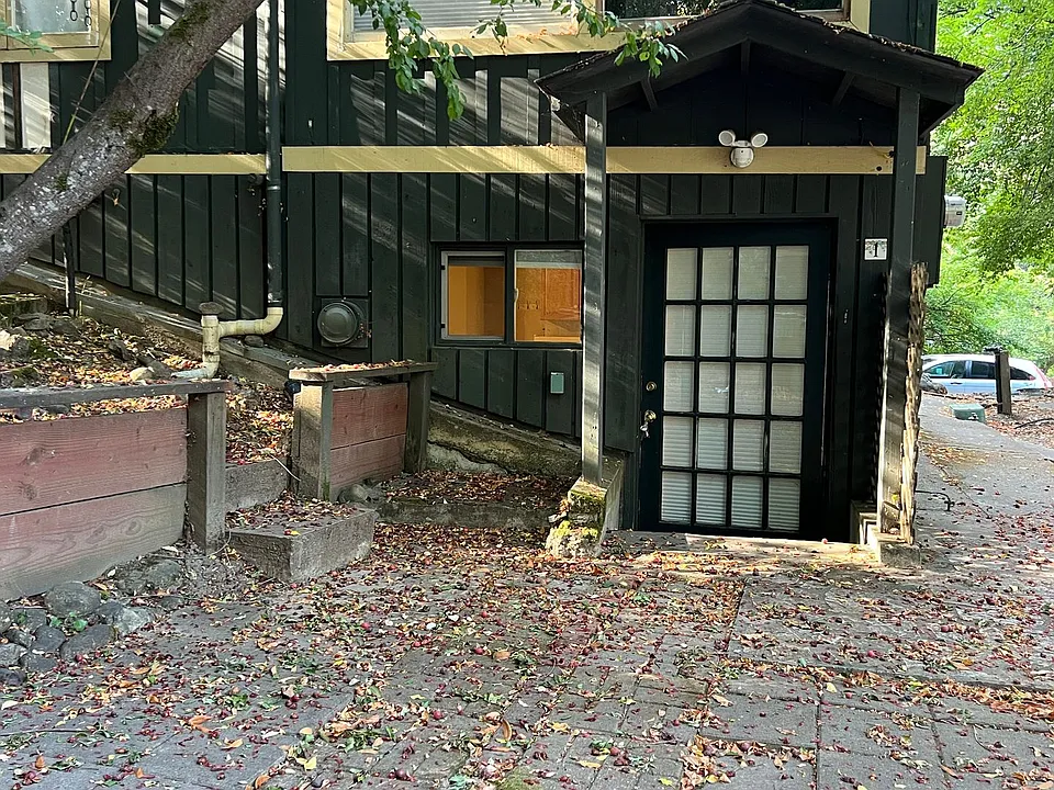 1 Pine Ave