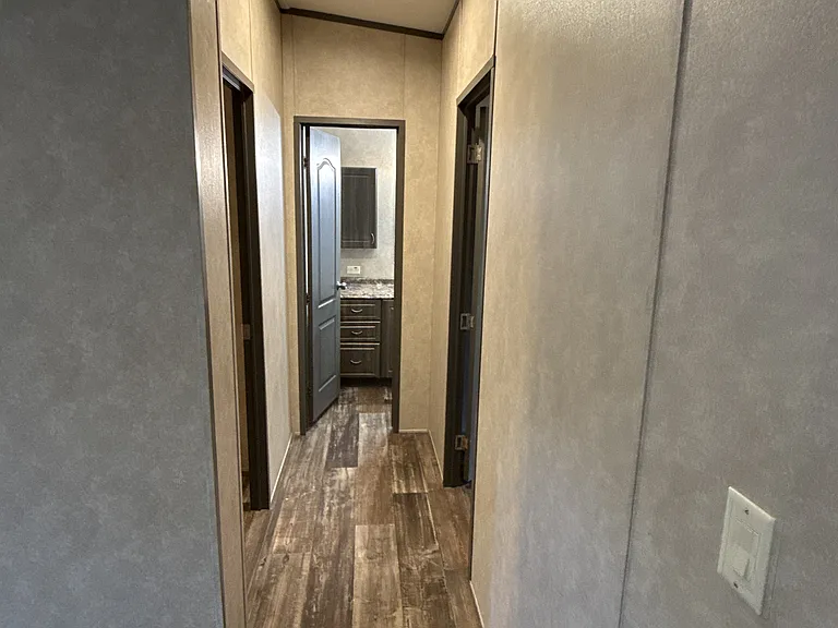 894 FM 1395 — Photo 8
