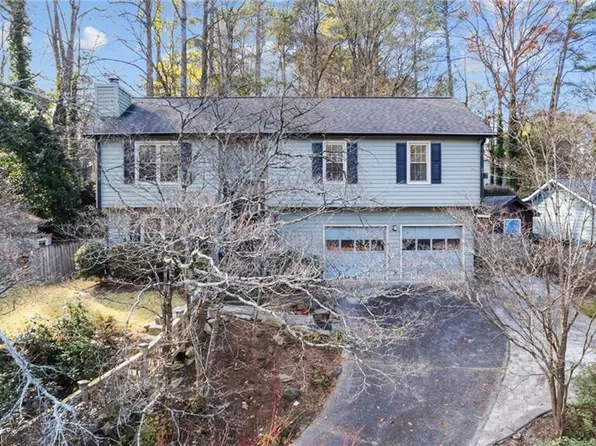 570 Candlewick Ln NW, Lilburn, GA 30047