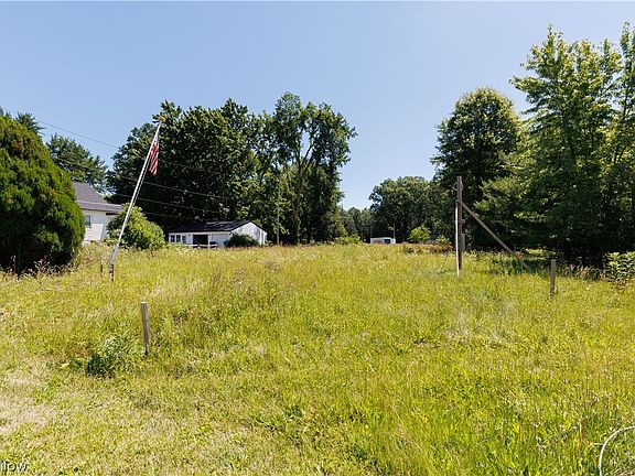 3rd image of 2905 Jaycox Rd