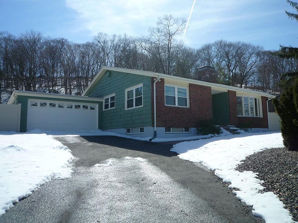 1st image of 370 Essex St