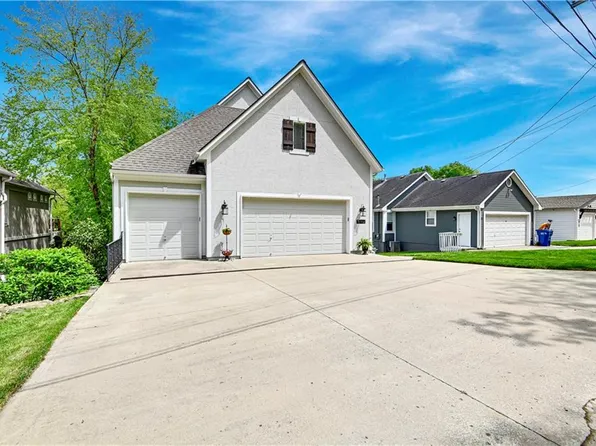 11 U St, Lake Lotawana, MO 64086