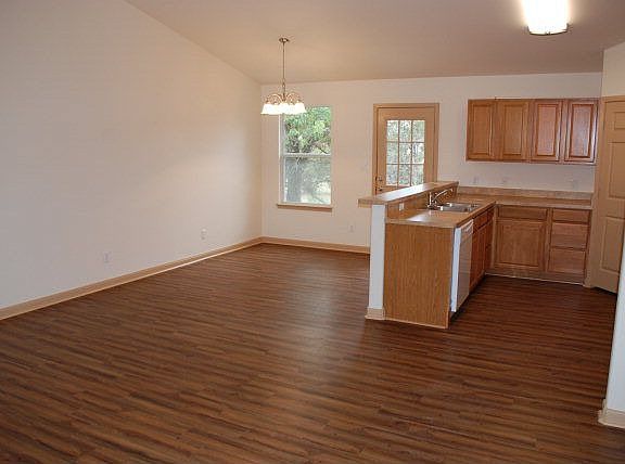4th image of 1551 Lakeview Dr