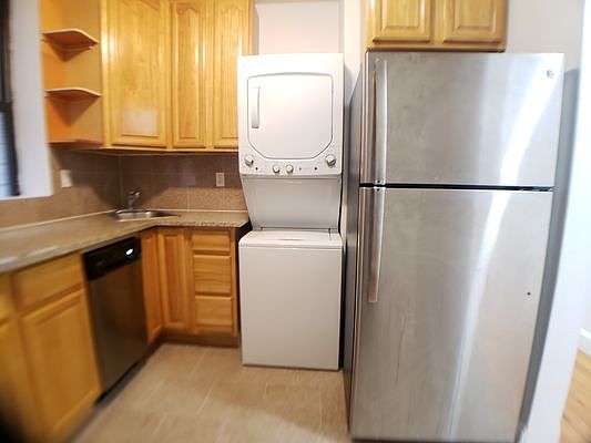 5th image of 40 W 127th St APT 8