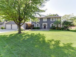 2202 Hedgewood Dr, Bloomington, IL 61704