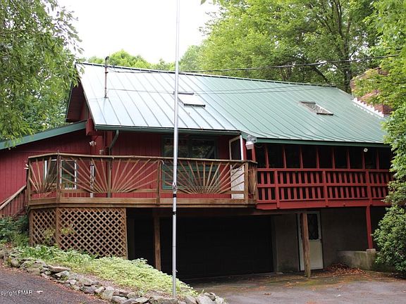 2nd image of 108 Clubhouse Dr
