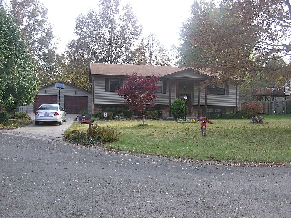 view from the street (cul de sac)