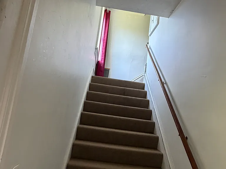 207 Glamorgan St NE — Photo 3